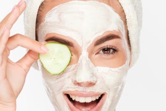 Gesichtsbehandlung mit Aqua Facial und Microneedling bei DAISY JUNE in Freiberg am Neckar